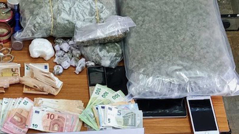 Εξαρθρώθηκαν σπείρες που πουλούσαν ναρκωτικά σε σχολεία του Λαυρίου